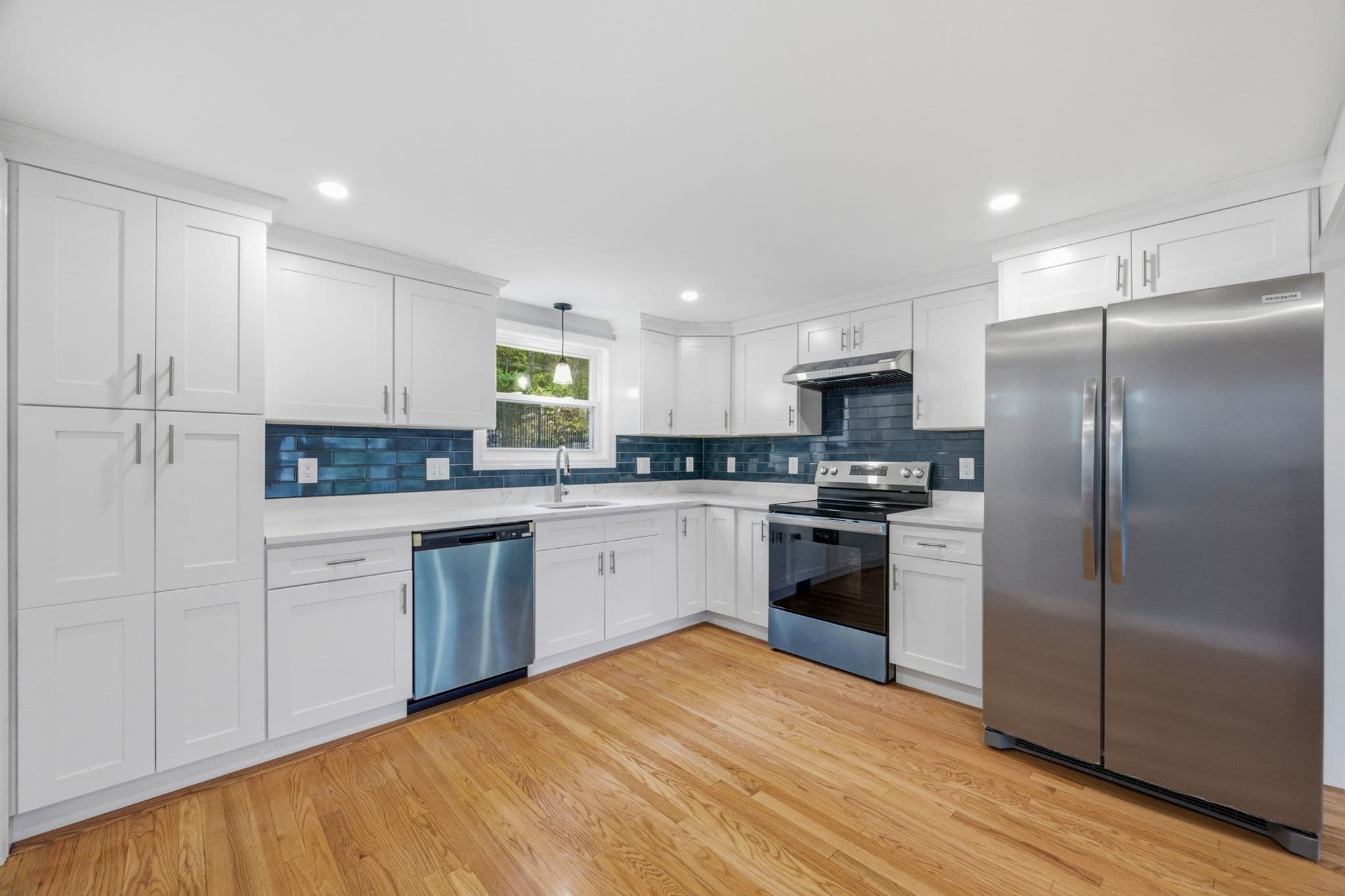 Condominium at 118 Washington St # 118, Melrose MA 02176, Melrose, photo 2 of 34