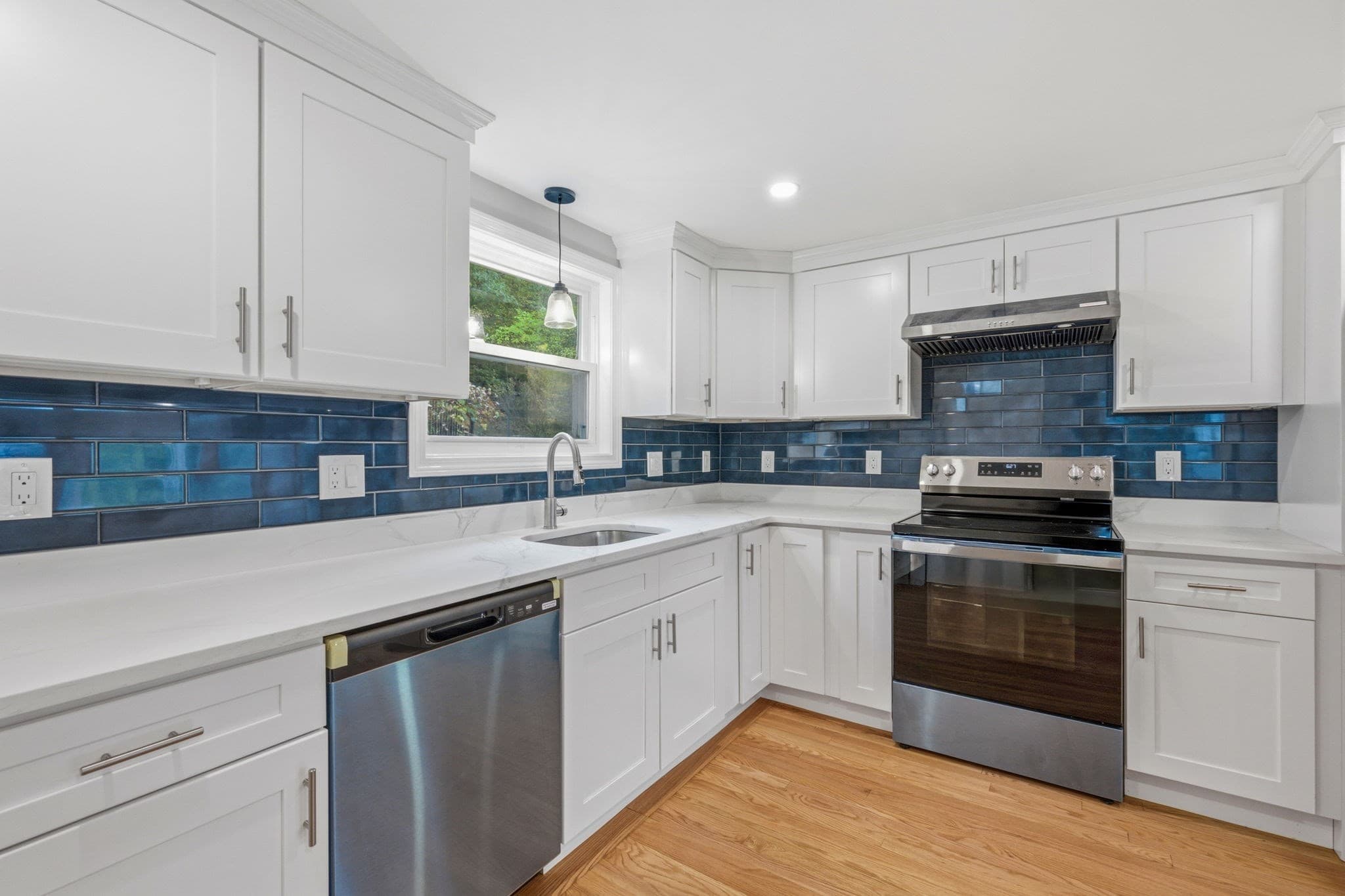 Condominium at 118 Washington St # 118, Melrose MA 02176, Melrose, photo 4 of 34