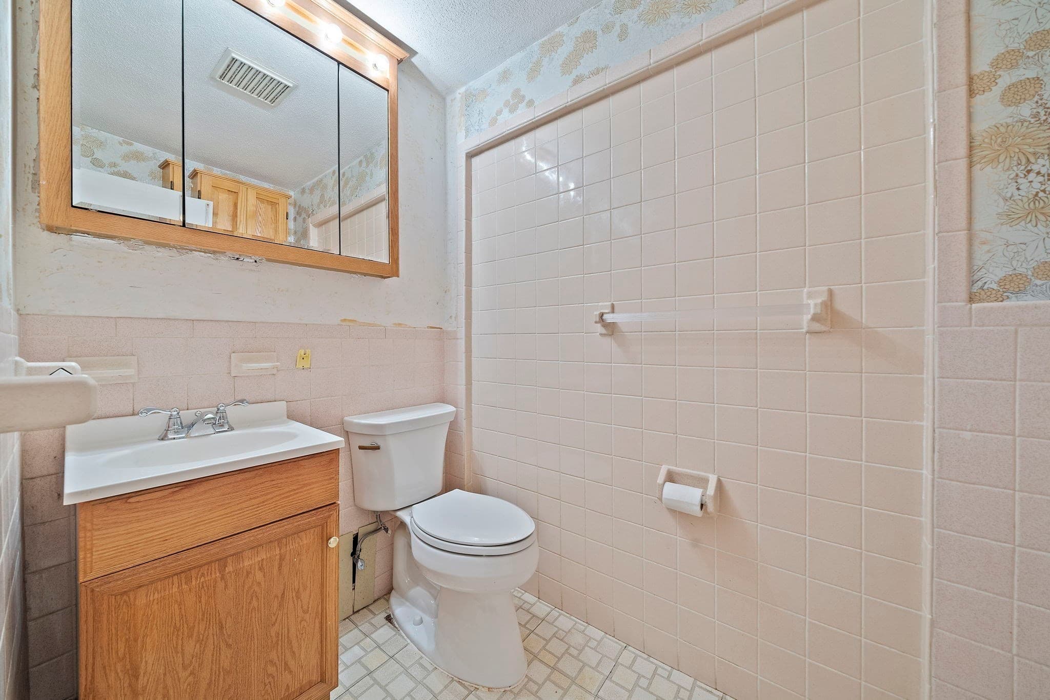 Single Family Residence at 23 Acorn Circle, Hanover MA 02339, photo 16 of 42