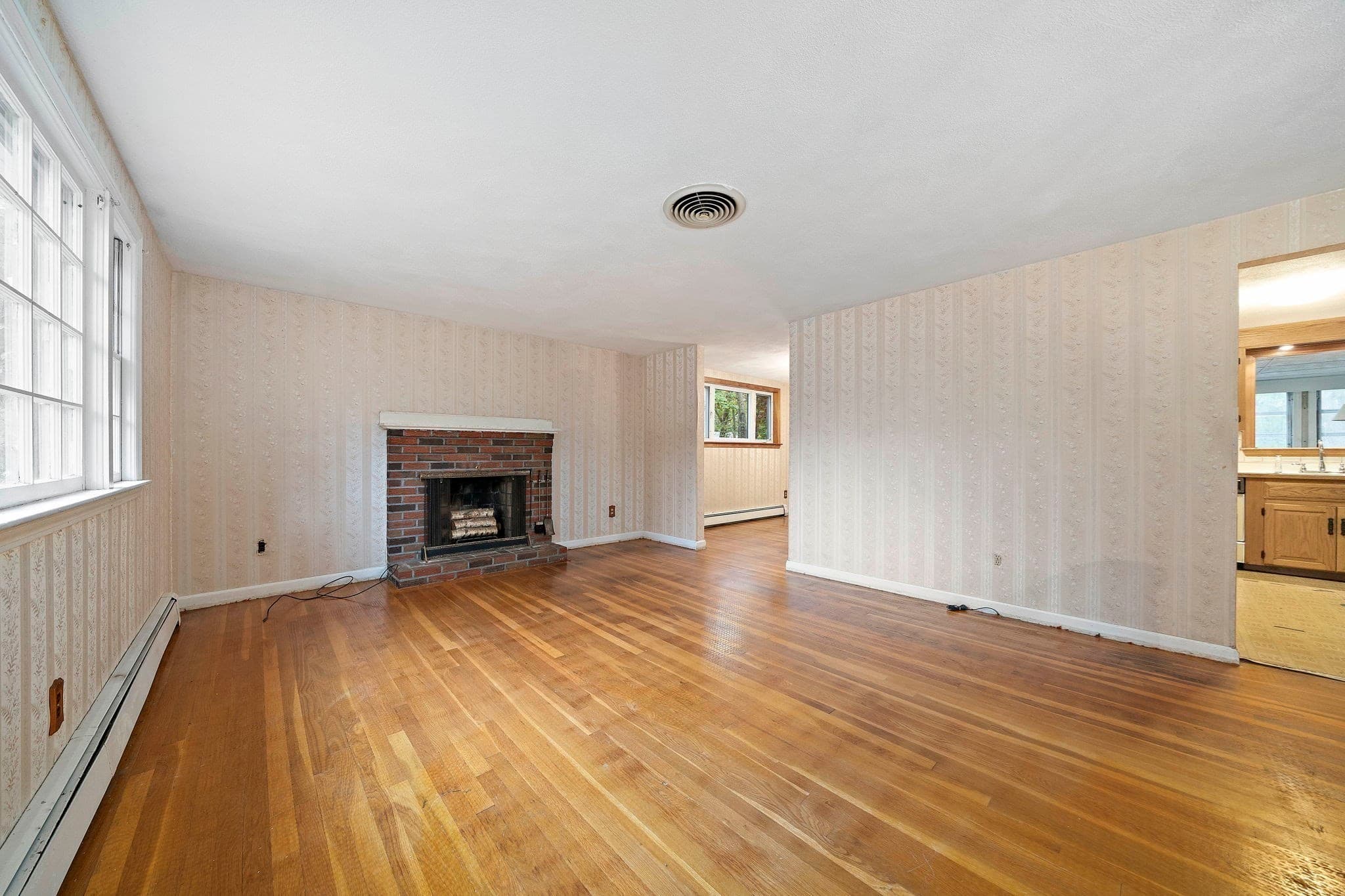 Single Family Residence at 23 Acorn Circle, Hanover MA 02339, photo 14 of 42