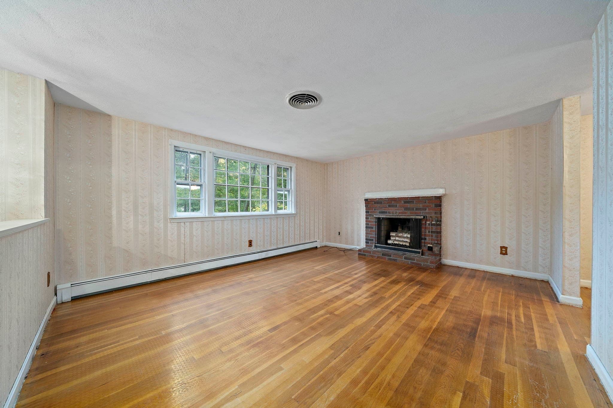 Single Family Residence at 23 Acorn Circle, Hanover MA 02339, photo 15 of 42