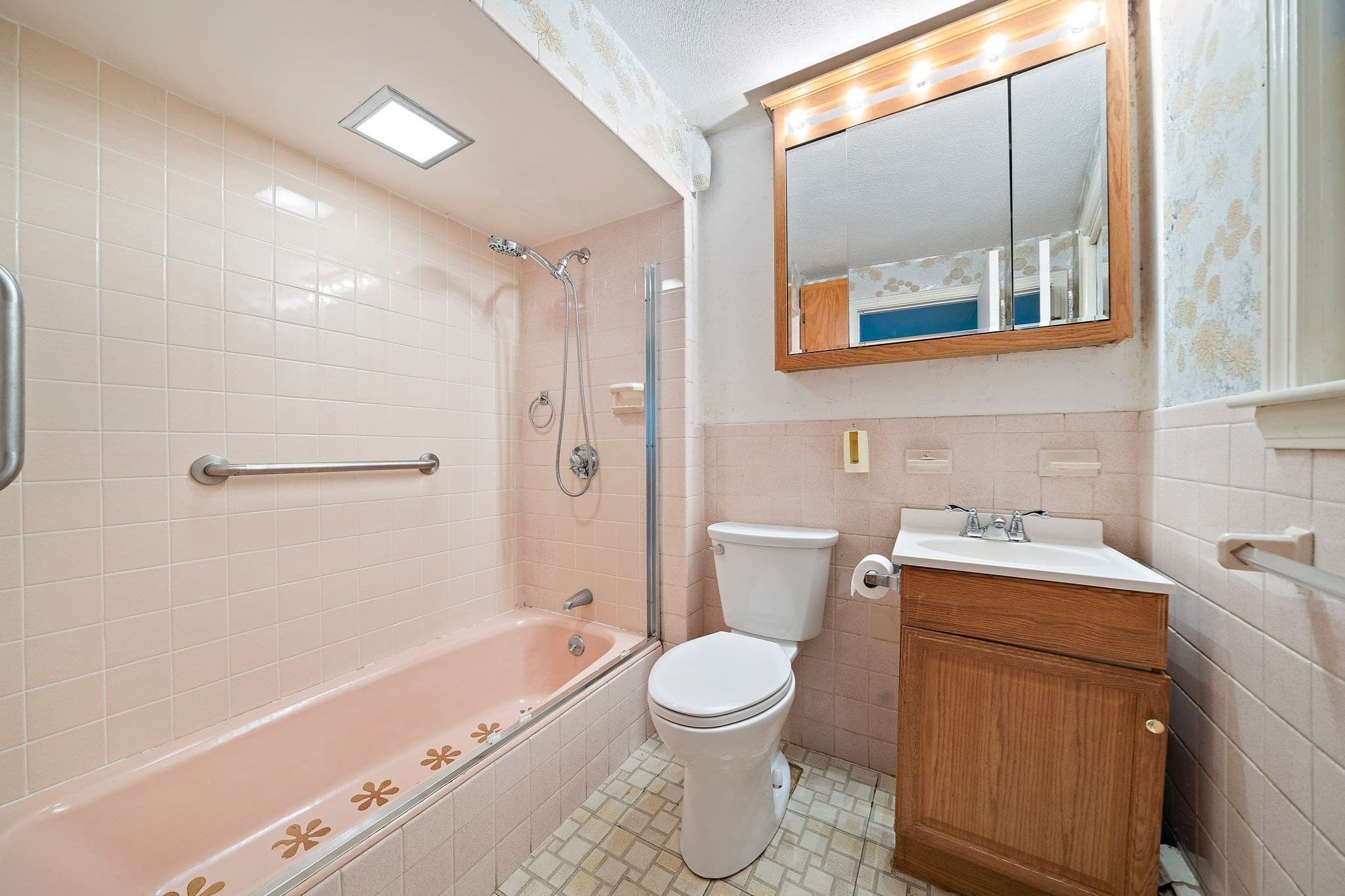 Single Family Residence at 23 Acorn Circle, Hanover MA 02339, photo 19 of 42