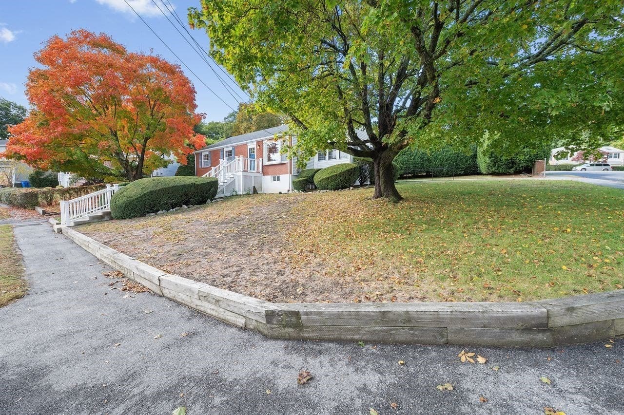 Single Family Residence at 265 Temple Road, Waltham MA 02452, Waltham, photo 2 of 34