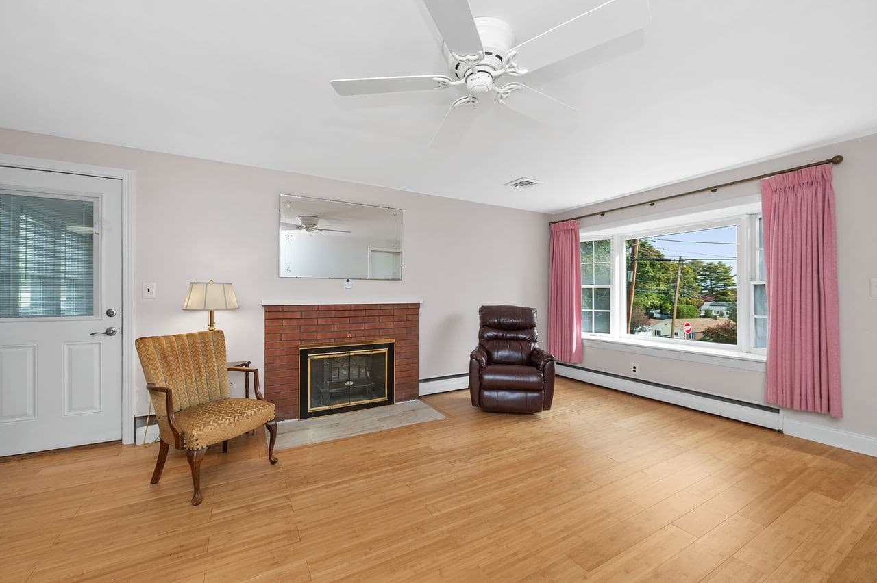 Single Family Residence at 265 Temple Road, Waltham MA 02452, Waltham, photo 6 of 34