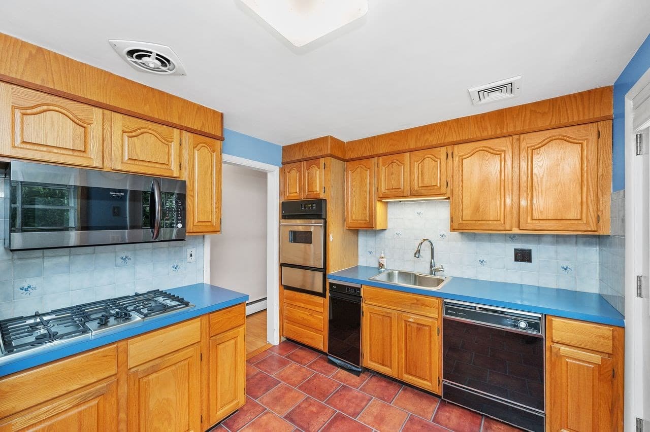 Single Family Residence at 265 Temple Road, Waltham MA 02452, Waltham, photo 26 of 34