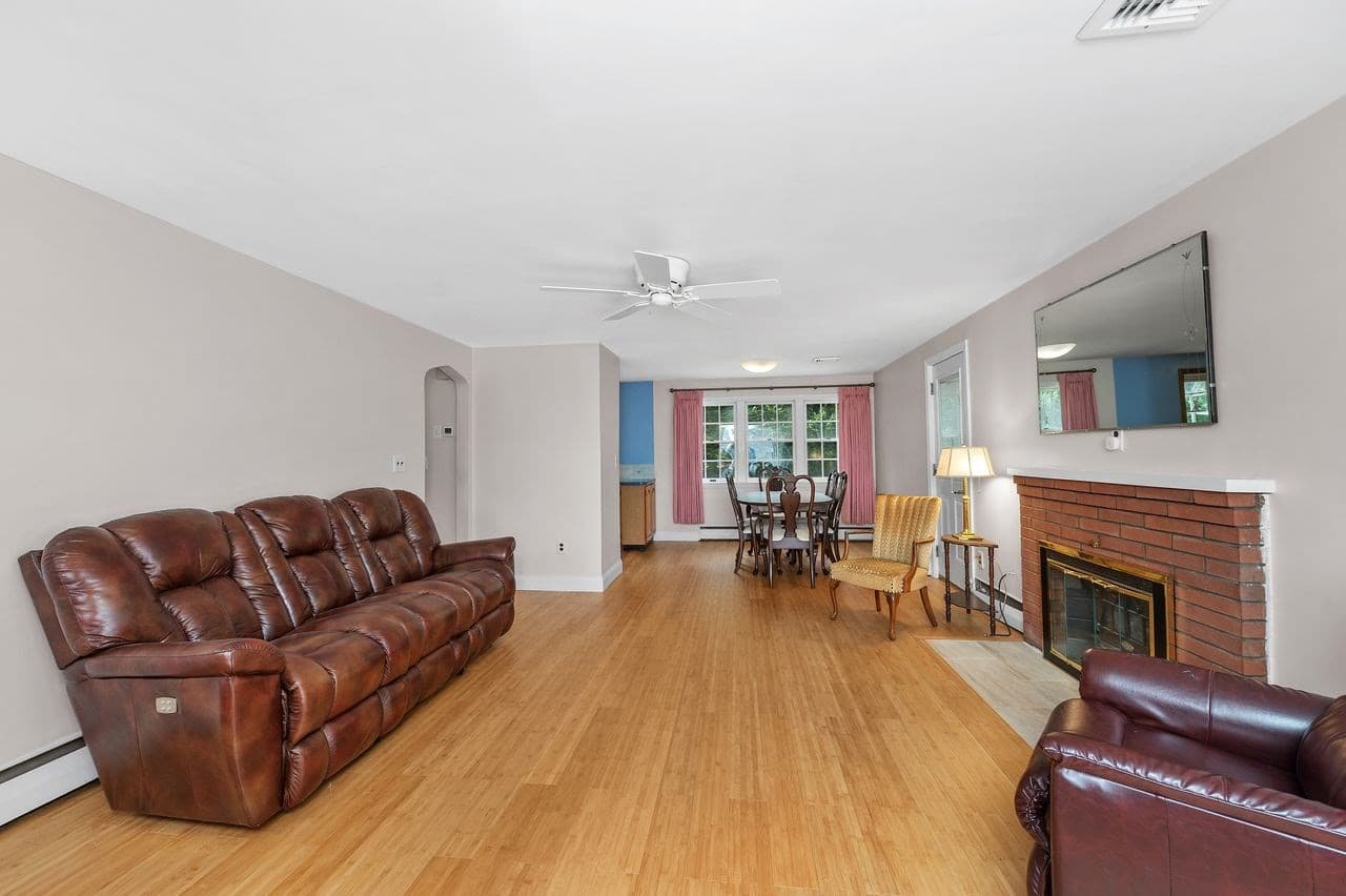 Single Family Residence at 265 Temple Road, Waltham MA 02452, Waltham, photo 7 of 34