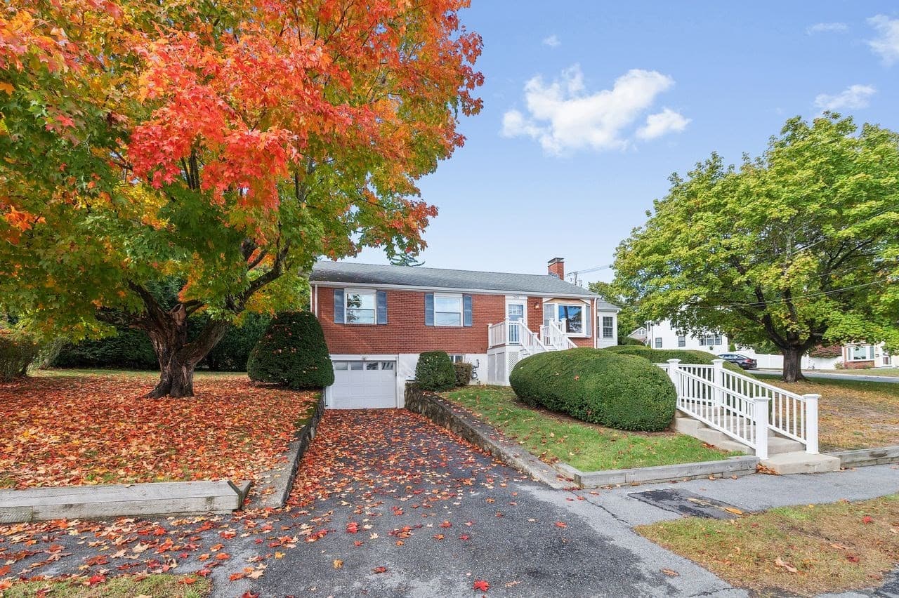 Single Family Residence at 265 Temple Road, Waltham MA 02452, Waltham, photo 4 of 34