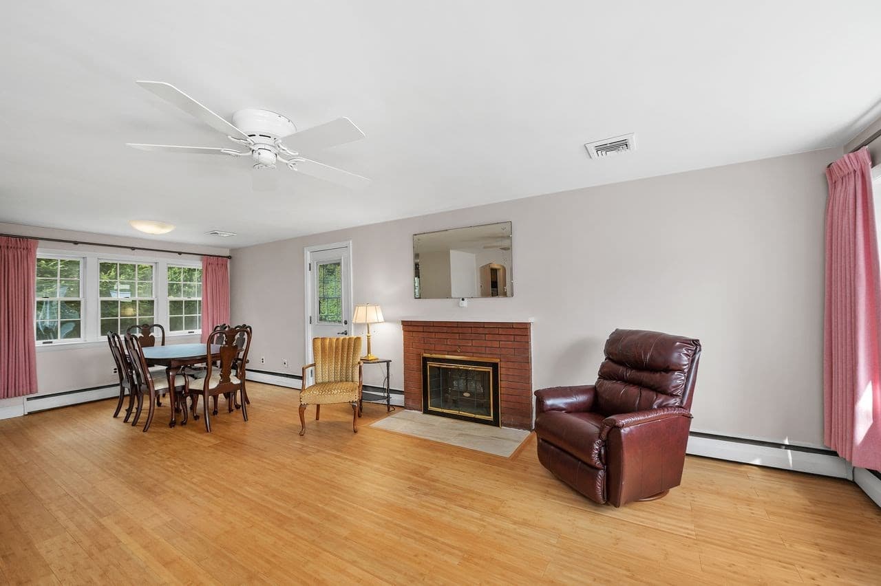 Single Family Residence at 265 Temple Road, Waltham MA 02452, Waltham, photo 8 of 34