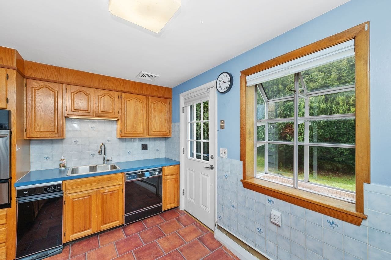 Single Family Residence at 265 Temple Road, Waltham MA 02452, Waltham, photo 25 of 34