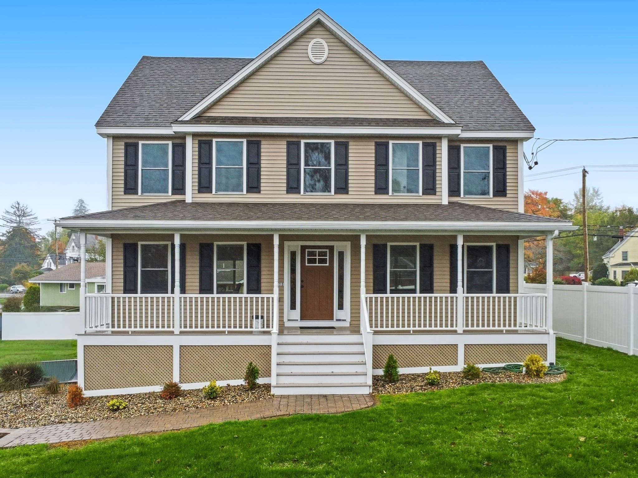 Single Family Residence at 11 Bennington, Haverhill MA 01832, photo 3 of 37