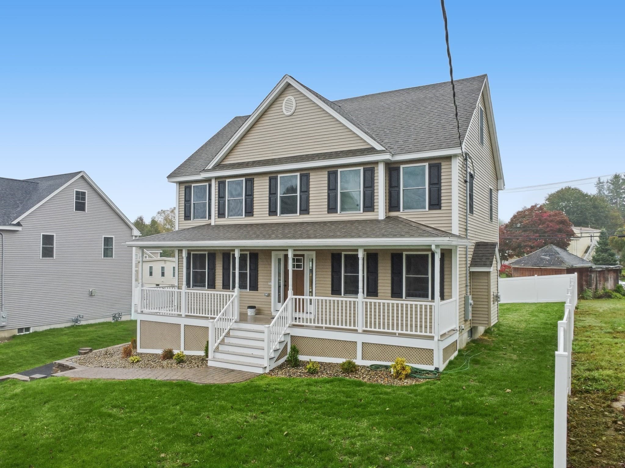 Single Family Residence at 11 Bennington, Haverhill MA 01832, photo 4 of 37