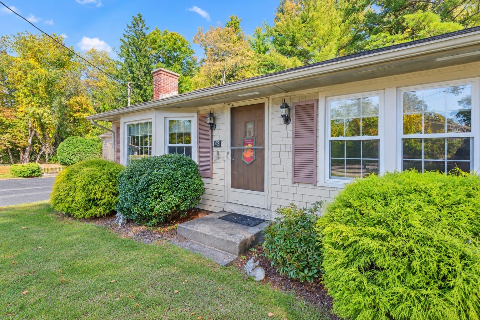 Single Family Residence at 42 Pinebrook Lane, Holden MA 01520, photo 2 of 32