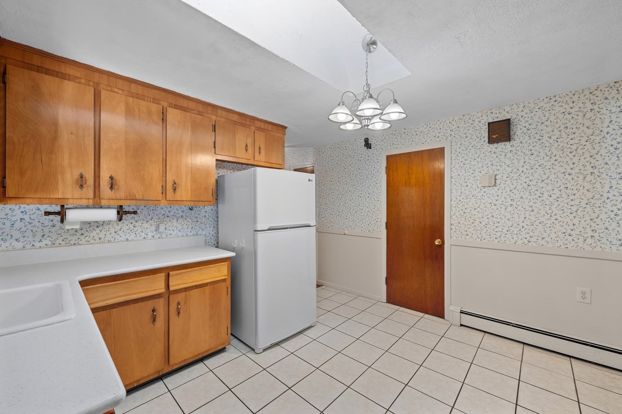 Single Family Residence at 42 Pinebrook Lane, Holden MA 01520, photo 12 of 32
