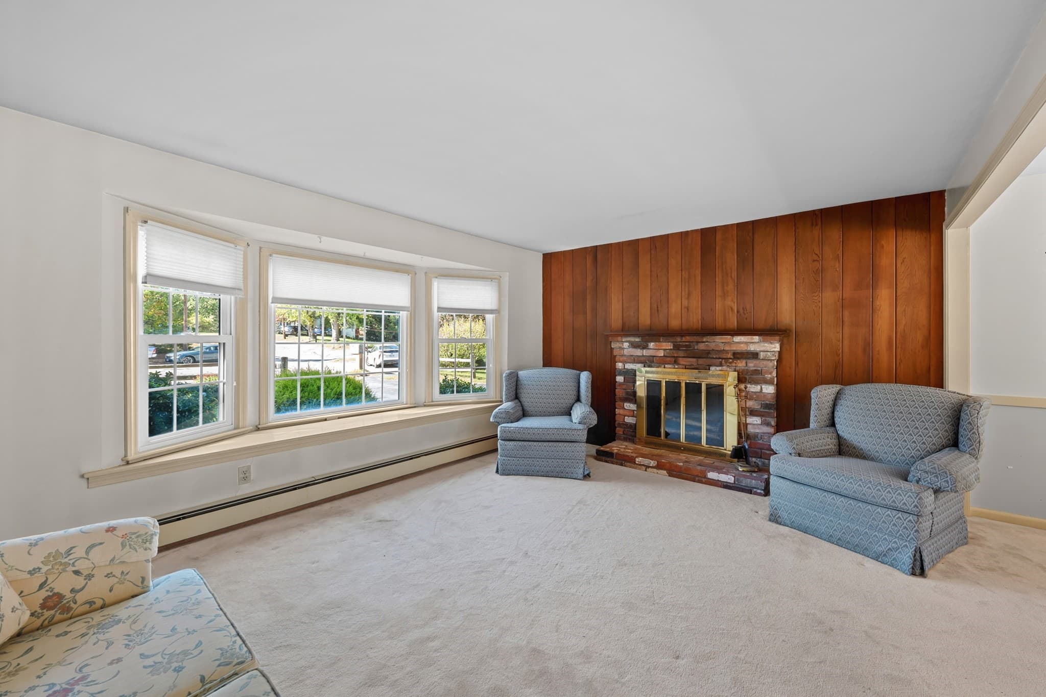 Single Family Residence at 42 Pinebrook Lane, Holden MA 01520, photo 4 of 32