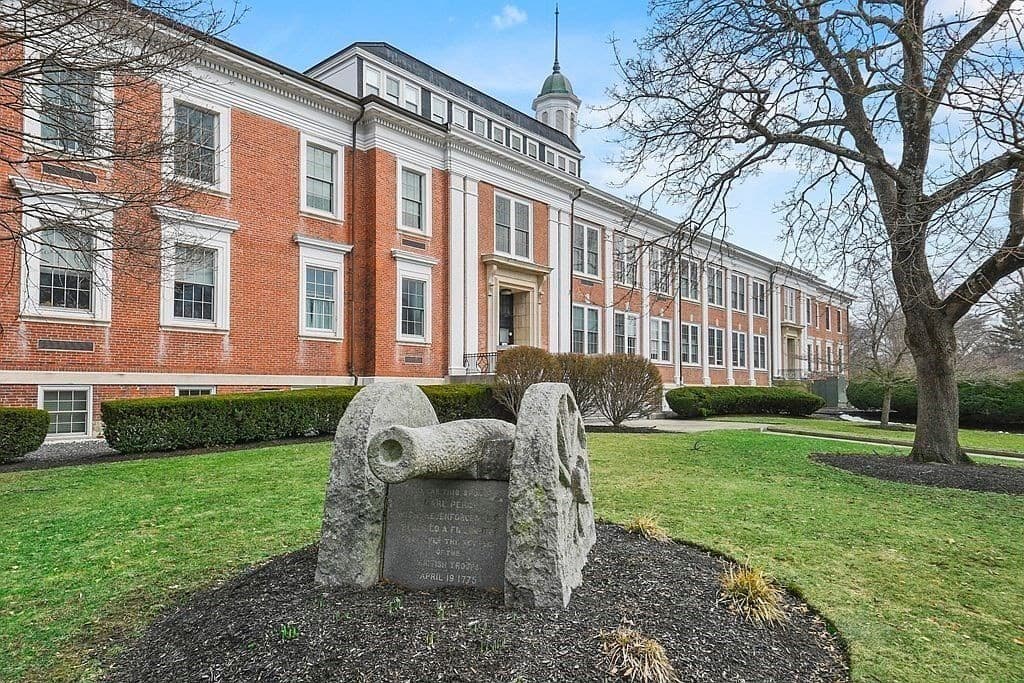 Condominium at 1475 Massachusetts # 237, Lexington MA 02420, photo 2 of 21