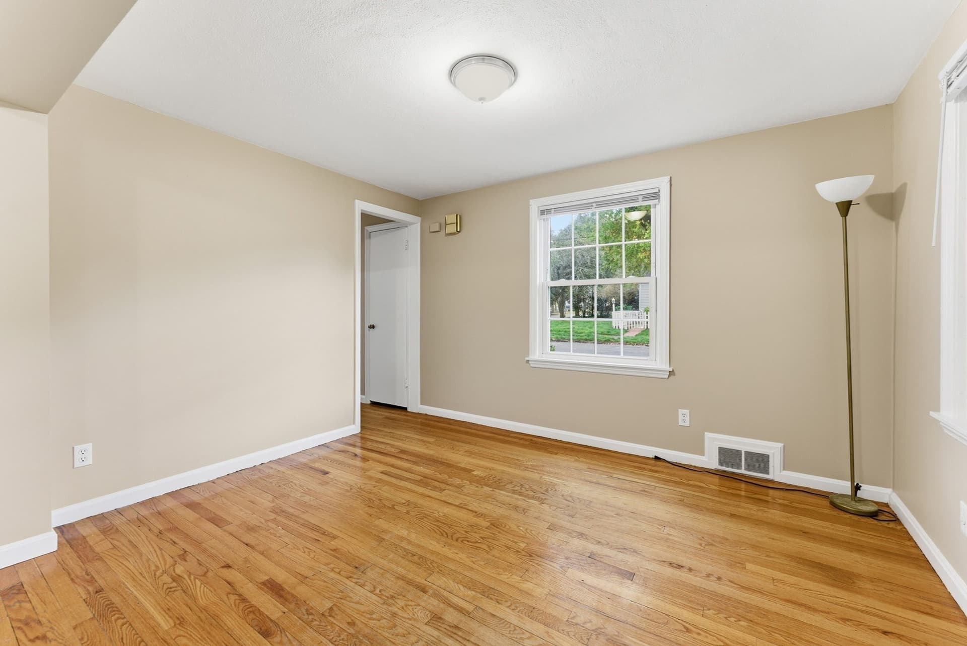 Single Family Residence at 6 Bennington St, Springfield MA 01108, photo 10 of 42