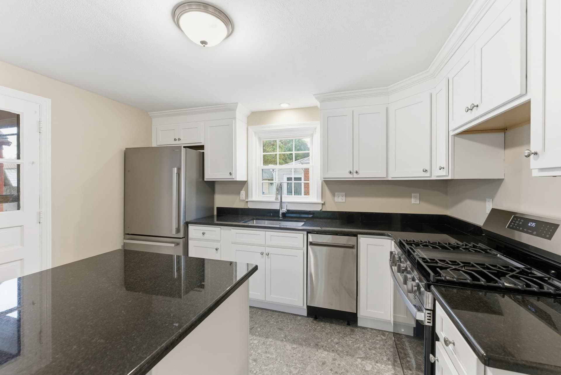Single Family Residence at 6 Bennington St, Springfield MA 01108, photo 8 of 42