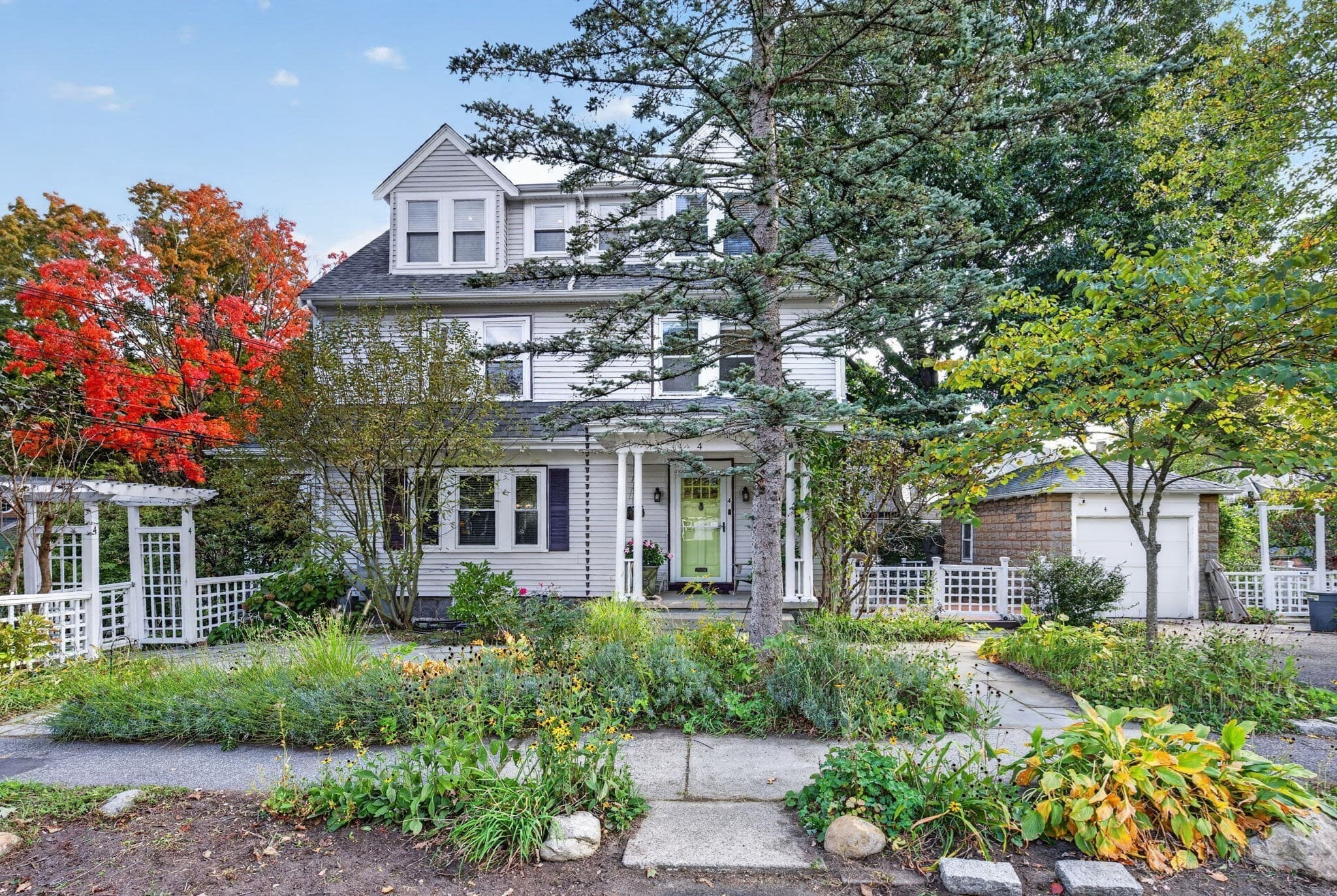 4 Hawthorn Rd, Milton MA 02186
