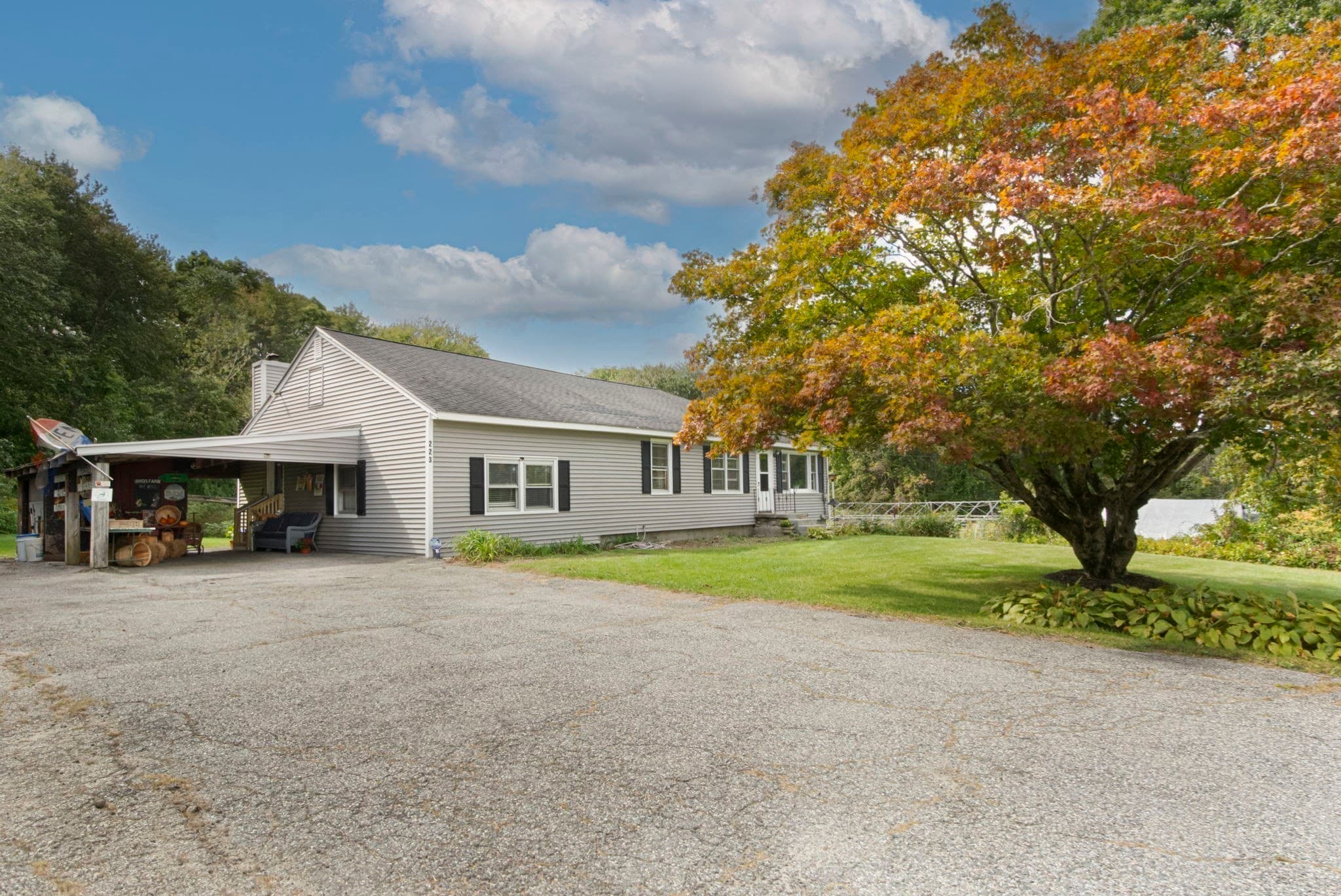 Single Family Residence at 223 Federal Hill Rd, Oxford MA 01540, photo 4 of 26