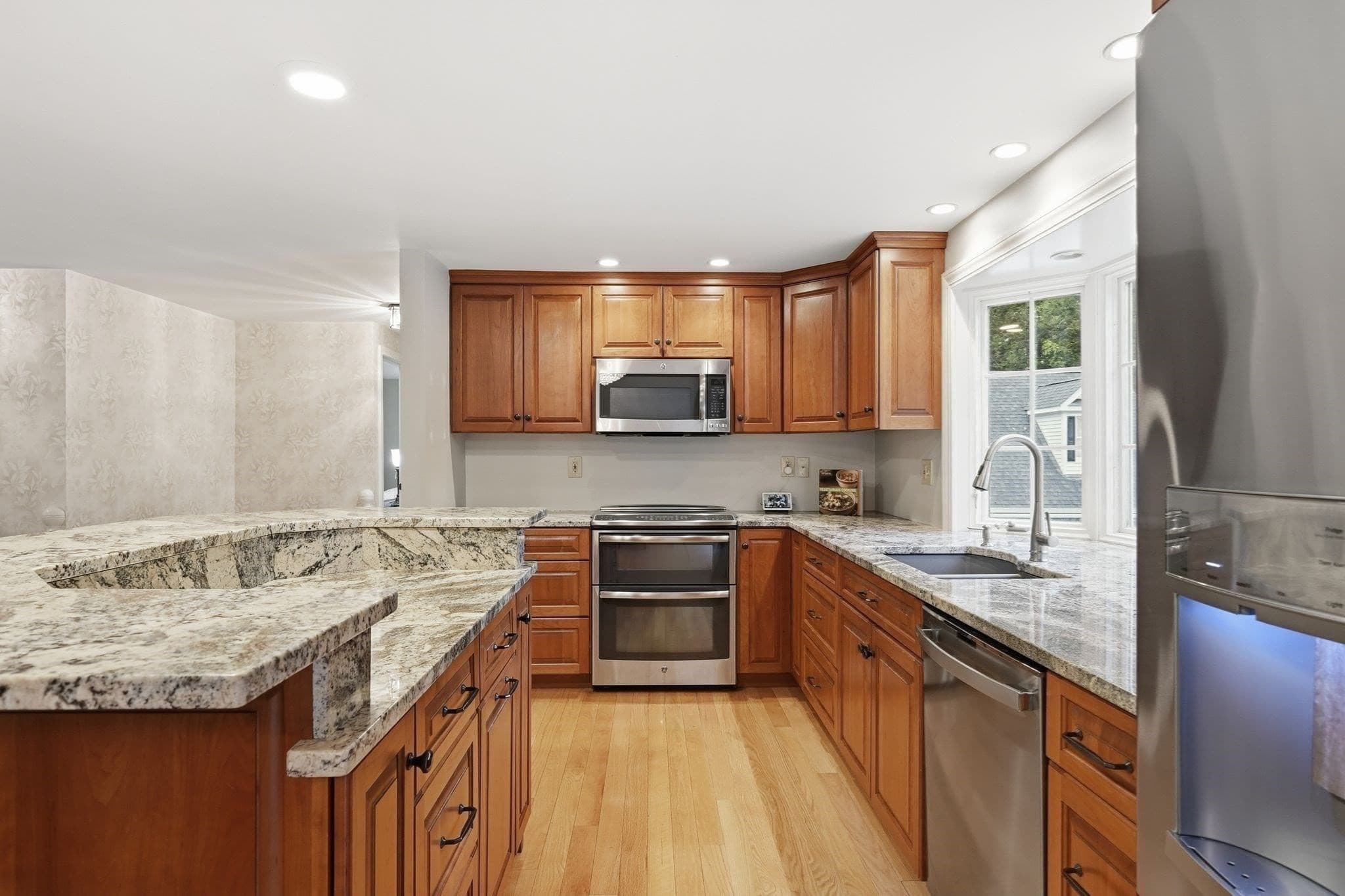 Single Family Residence at 46 Stuart Pl, Westfield MA 01085, Westfield, photo 8 of 42