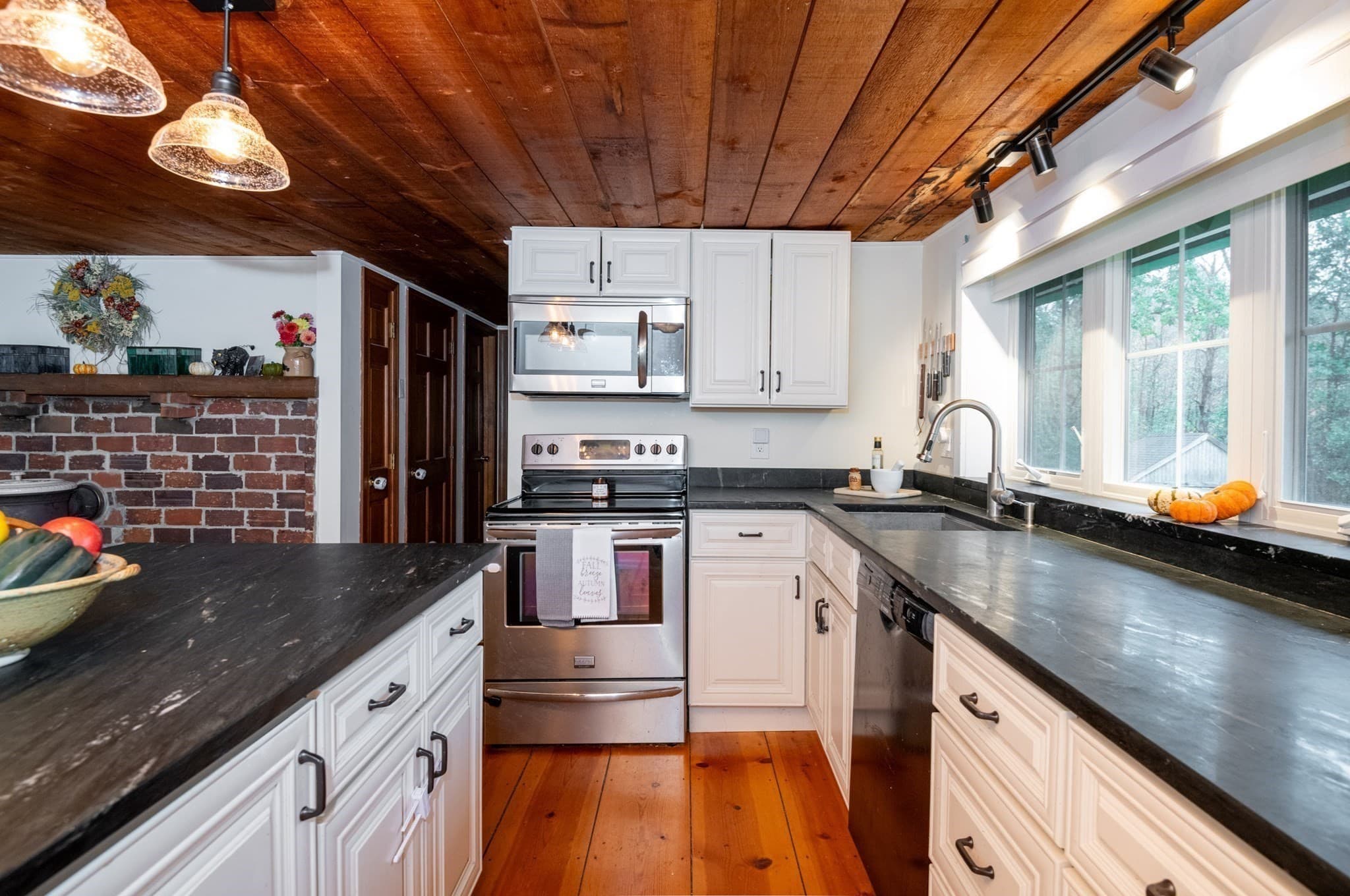 Single Family Residence at 387 Middle St, West Newbury MA 01985, West Newbury, photo 13 of 42