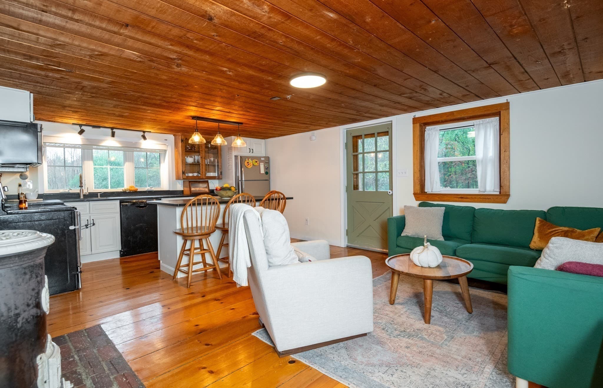Single Family Residence at 387 Middle St, West Newbury MA 01985, West Newbury, photo 7 of 42
