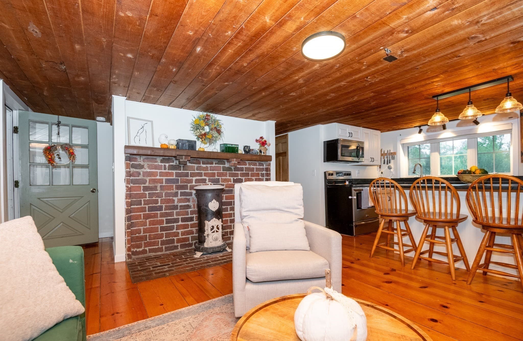 Single Family Residence at 387 Middle St, West Newbury MA 01985, West Newbury, photo 9 of 42