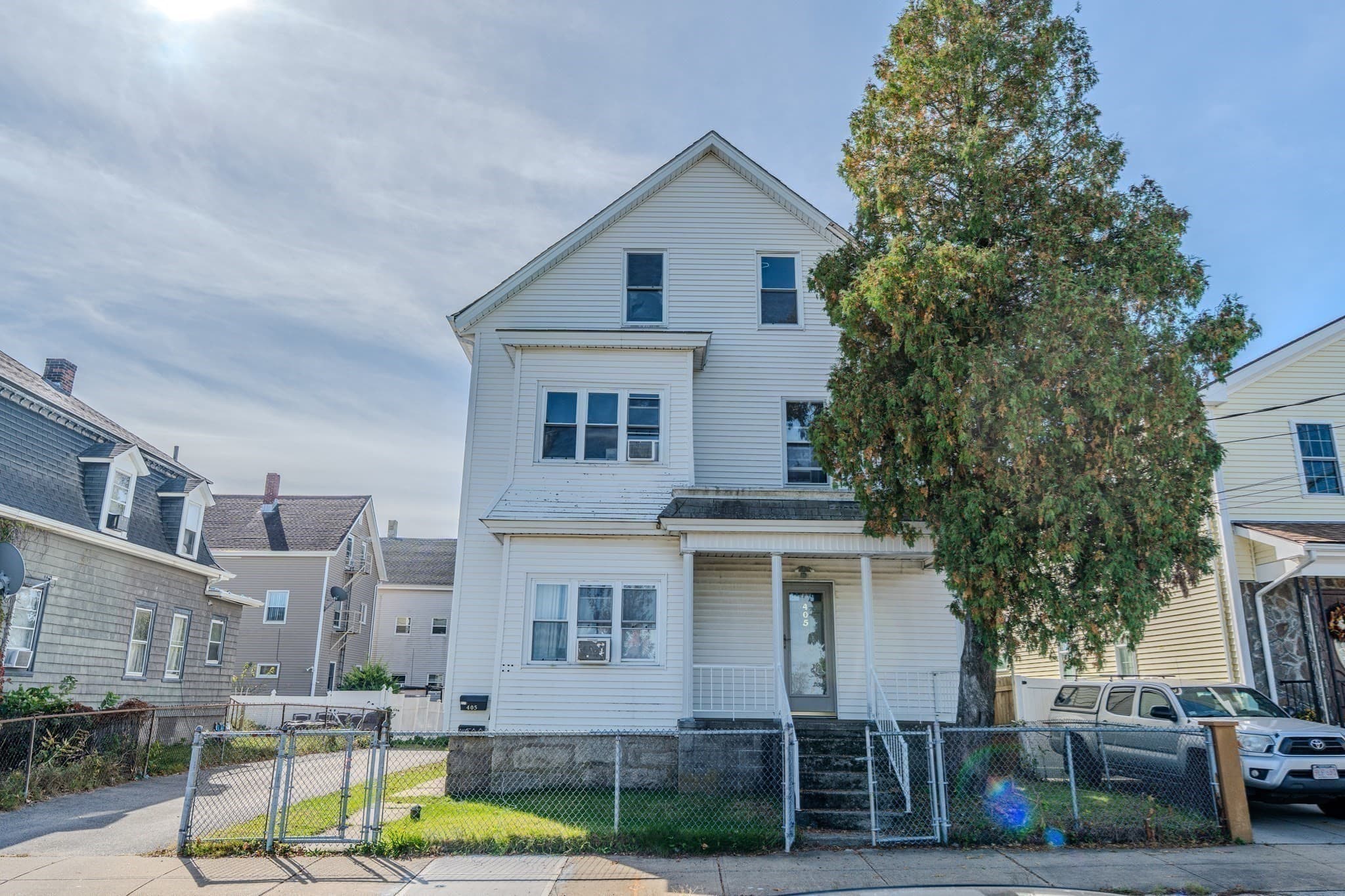 3 Family - 3 Units Up/Down at 405 Warren St, Fall River MA 02721, Fall River, photo 2 of 22