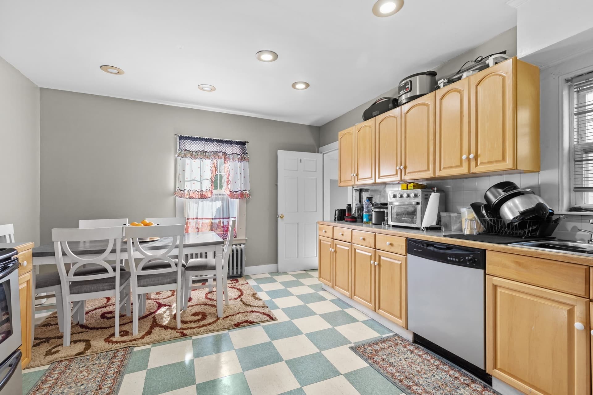 Multi Family at 33 Stafford St, Plymouth MA 02360, photo 5 of 31
