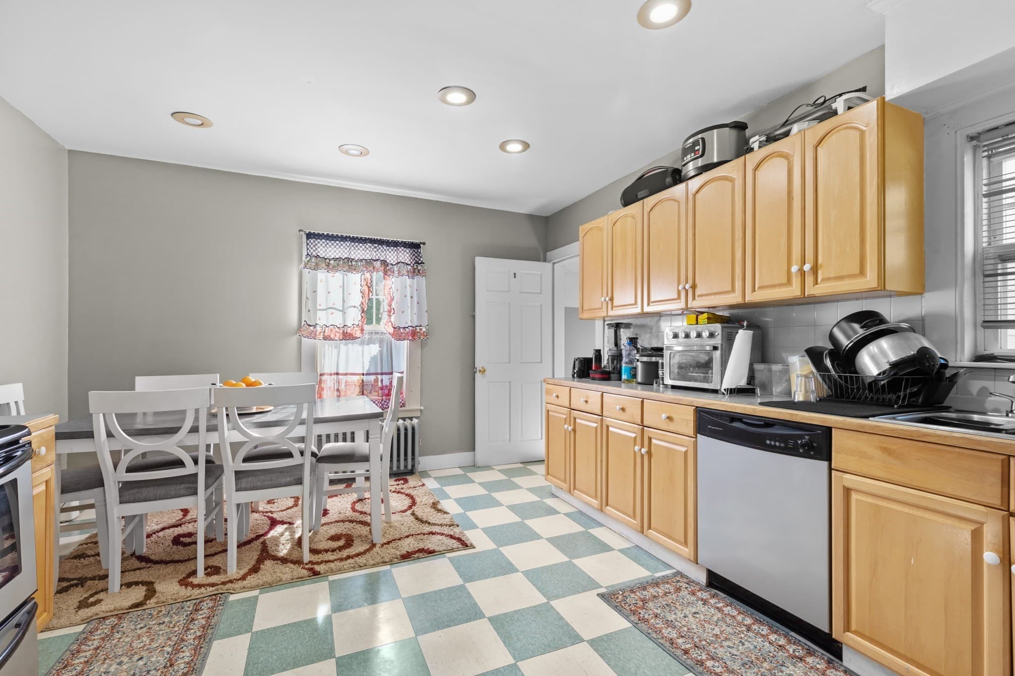 Multi Family at 33 Stafford St, Plymouth MA 02360, Plymouth, photo 5 of 31