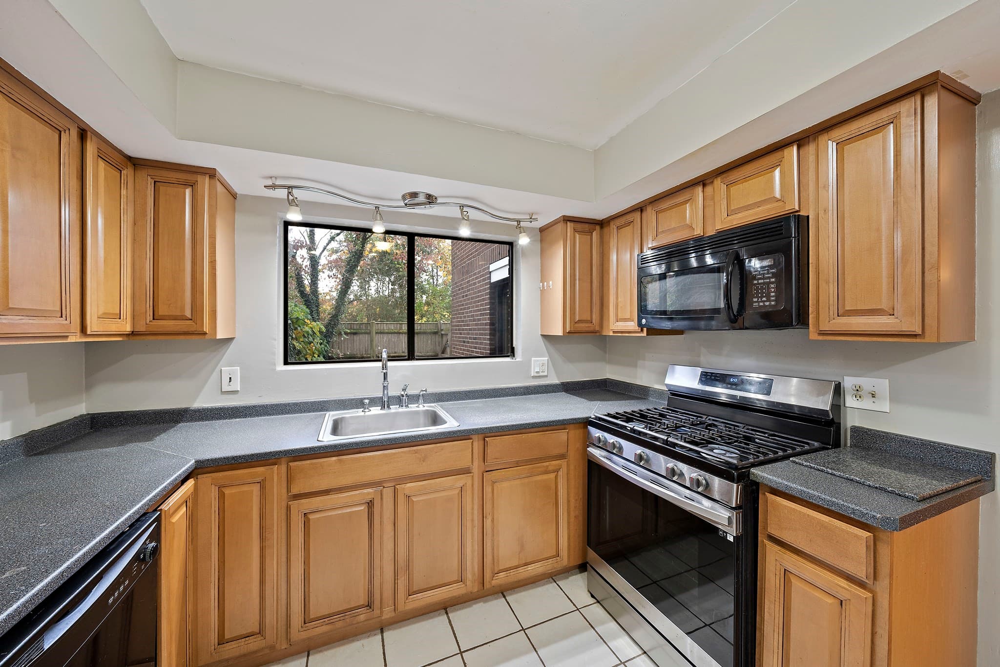Condominium at 258 Greenbrook Dr # 258, Stoughton MA 02072, photo 6 of 32
