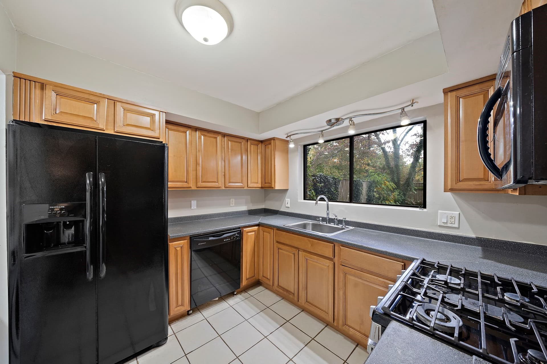 Condominium at 258 Greenbrook Dr # 258, Stoughton MA 02072, photo 3 of 32