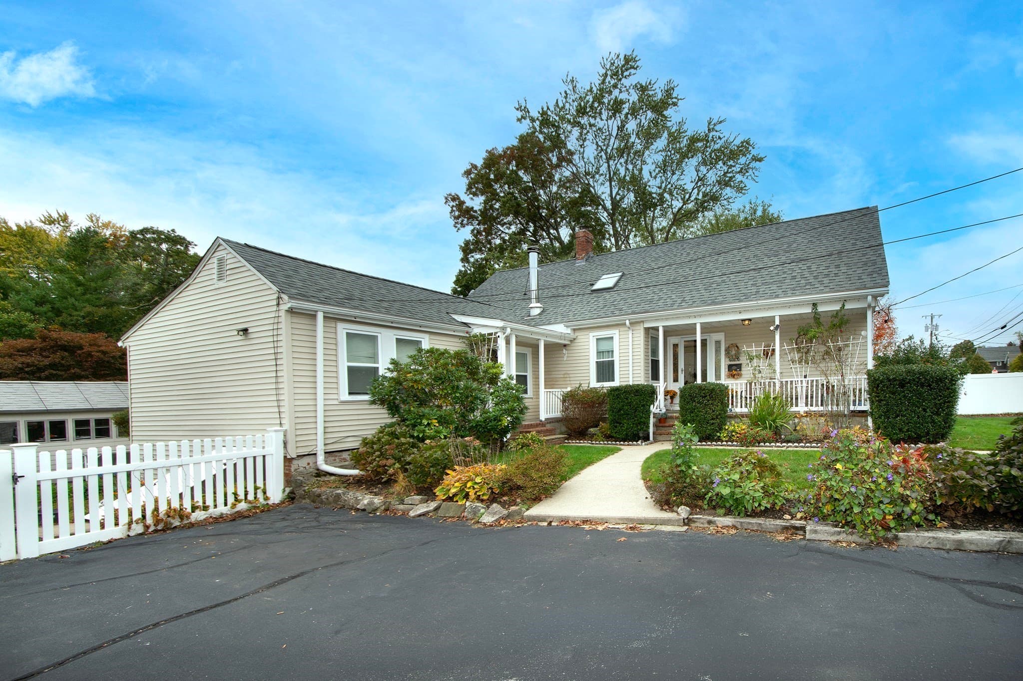 Multi Family at 112 Arlington St, Rockland MA 02370, Rockland, photo 2 of 30