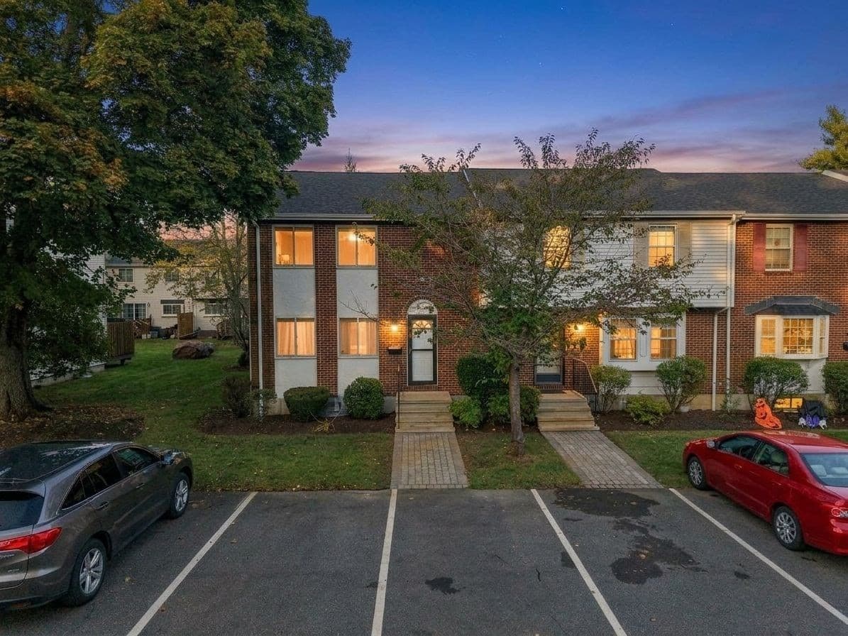 Condominium at 399 Pond St # D1, Braintree MA 02184, photo 2 of 40