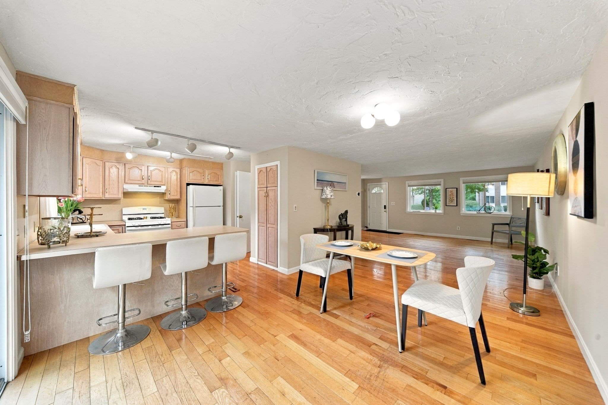 Condominium at 399 Pond St # D1, Braintree MA 02184, photo 6 of 40