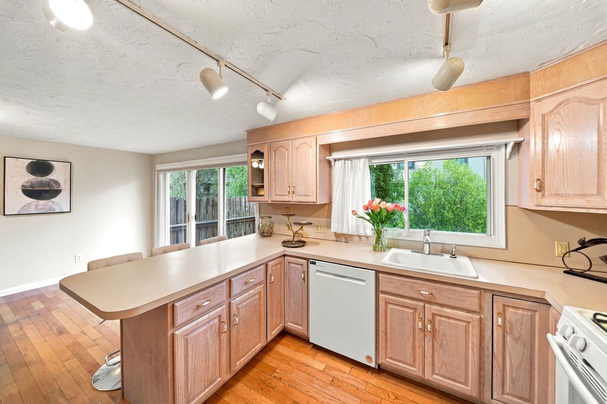 Condominium at 399 Pond St # D1, Braintree MA 02184, photo 7 of 40