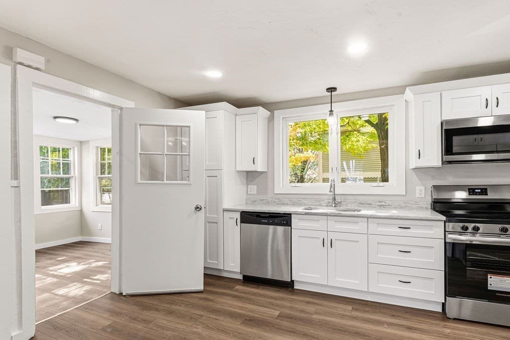 Single Family Residence at 132 Prospect St, Marlborough MA 01752, photo 6 of 36
