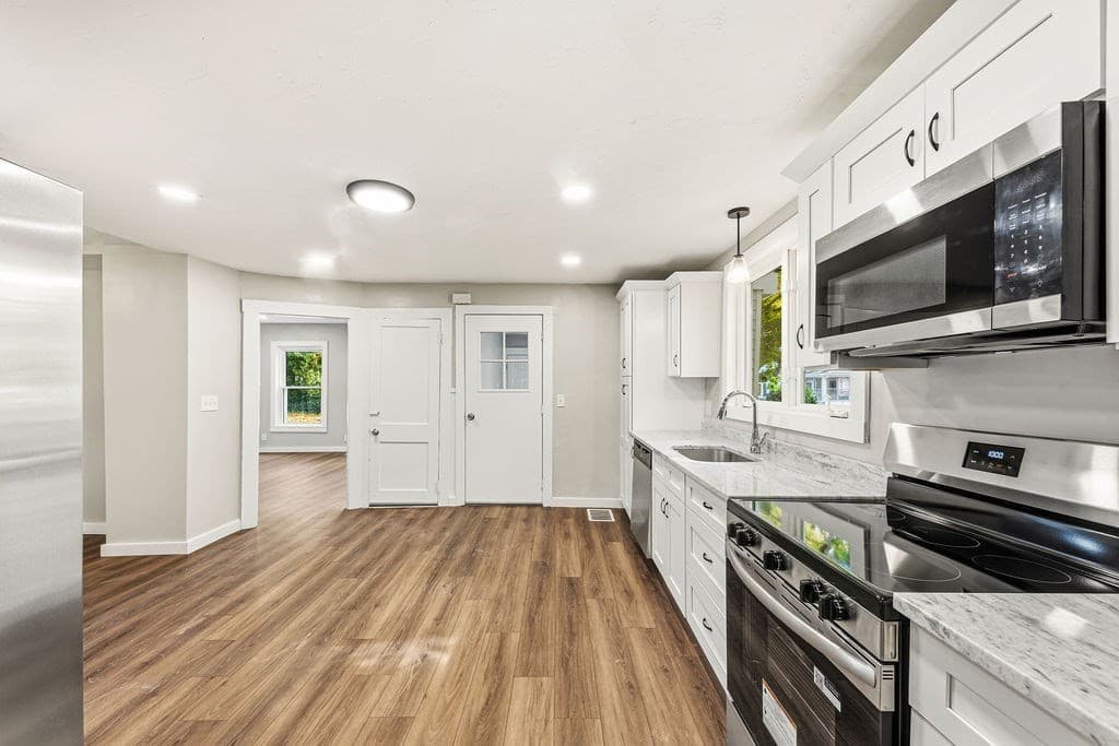 Single Family Residence at 132 Prospect St, Marlborough MA 01752, photo 5 of 36