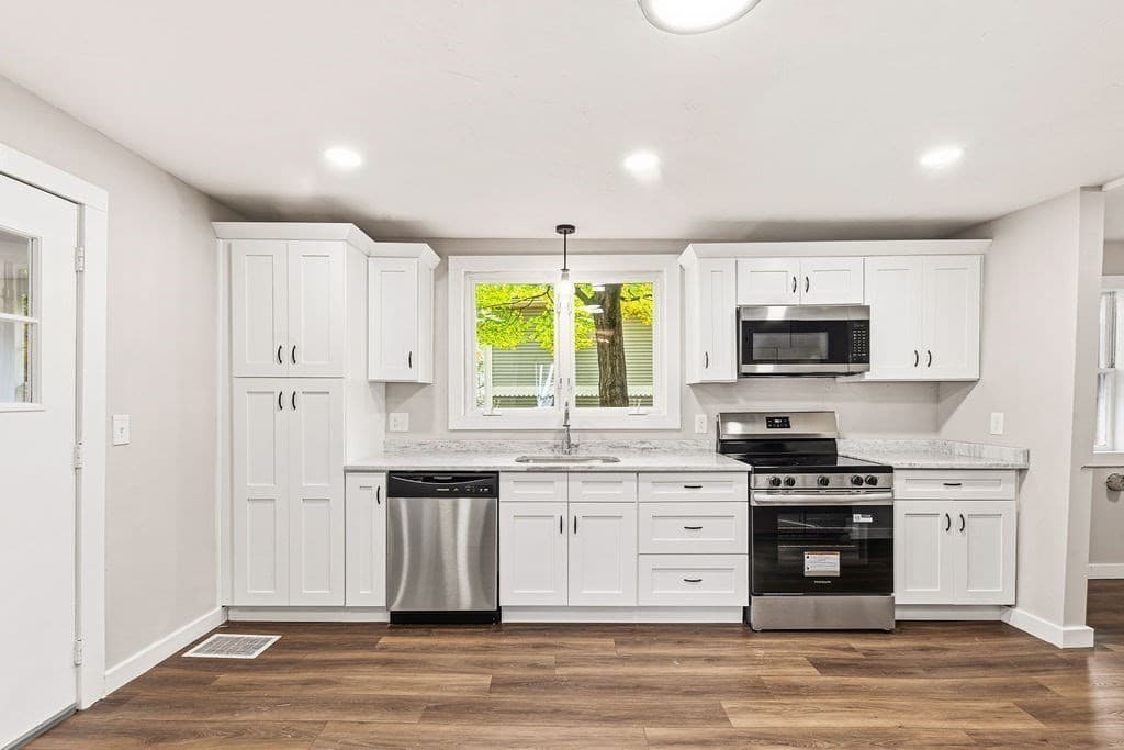 Single Family Residence at 132 Prospect St, Marlborough MA 01752, photo 4 of 36