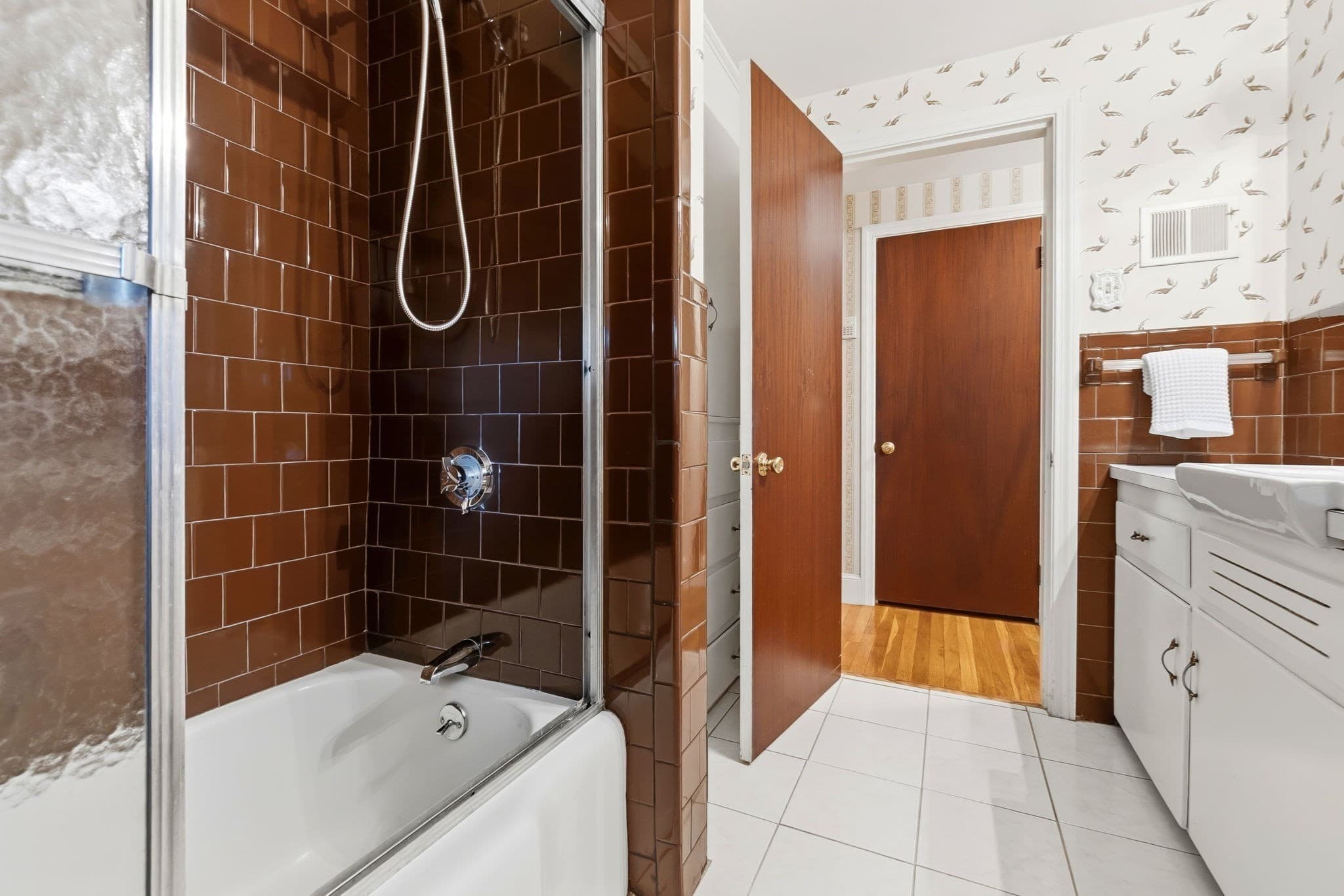 Single Family Residence at 32 Neptune Street, Beverly MA 01915, Beverly, photo 20 of 38