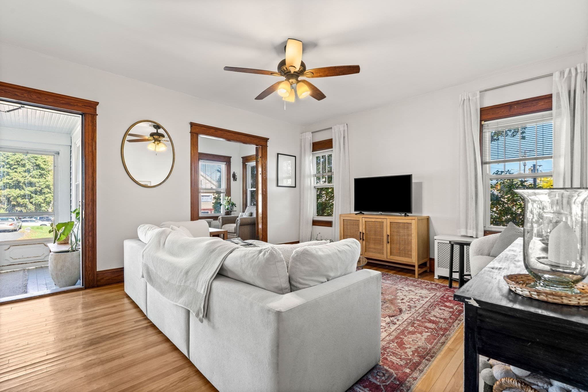 Single Family Residence at 6 Hartford Ave W, Uxbridge MA 01569, photo 6 of 40