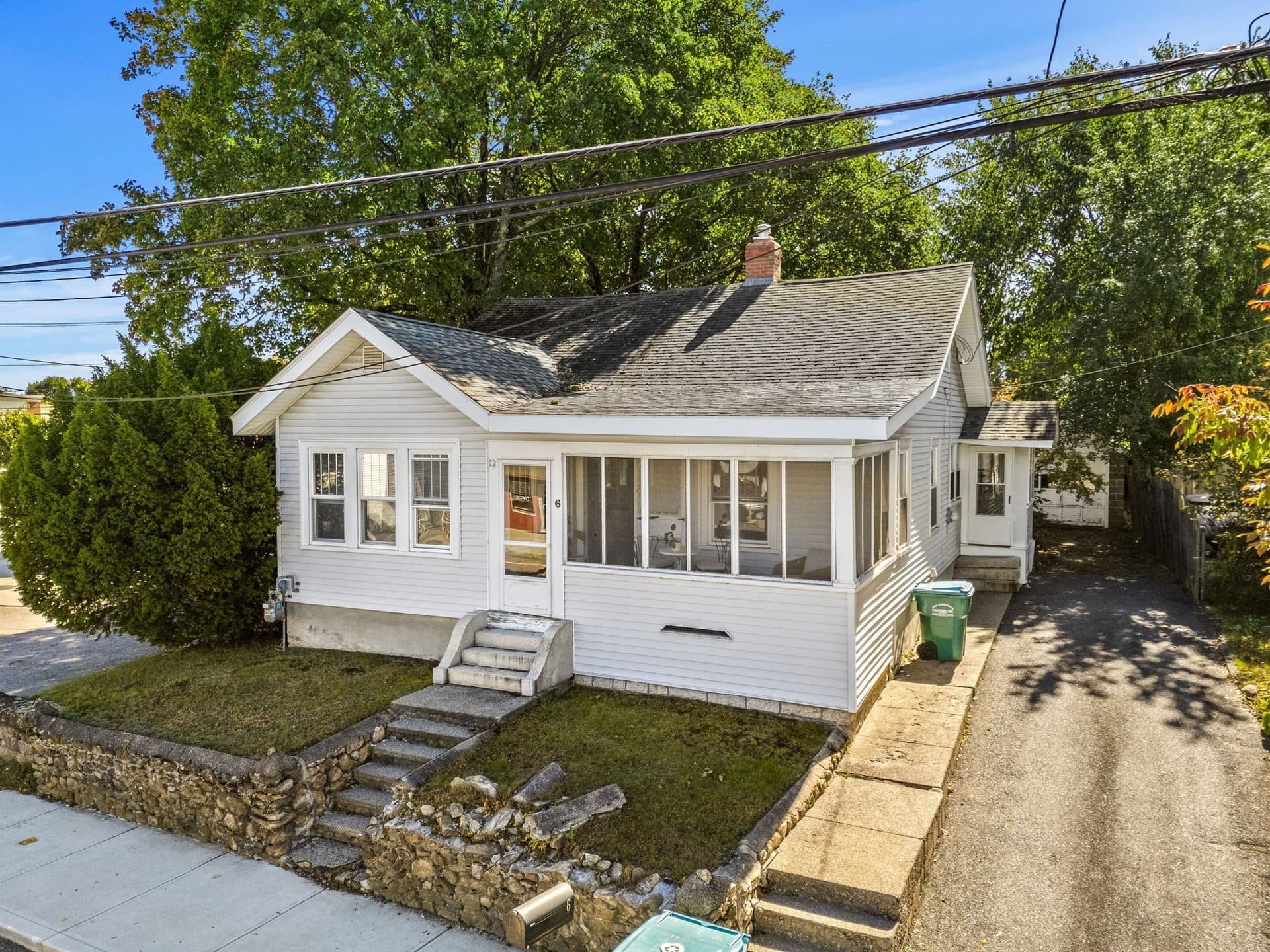 6 Hartford Ave W, Uxbridge MA 01569
