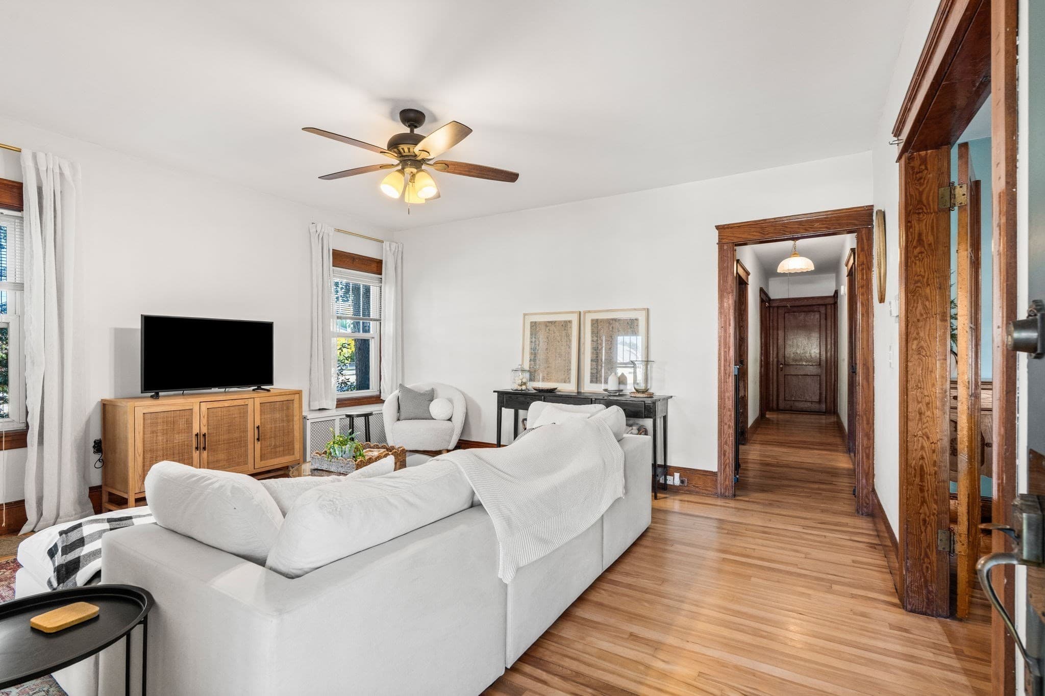 Single Family Residence at 6 Hartford Ave W, Uxbridge MA 01569, photo 4 of 40