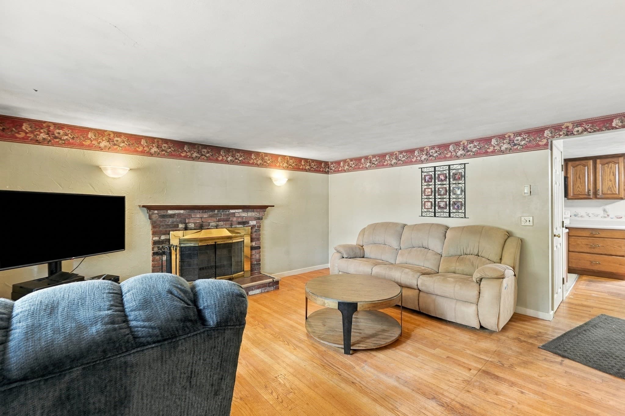 Single Family Residence at 27 Old Meetinghouse Road, Auburn MA 01501, photo 6 of 36