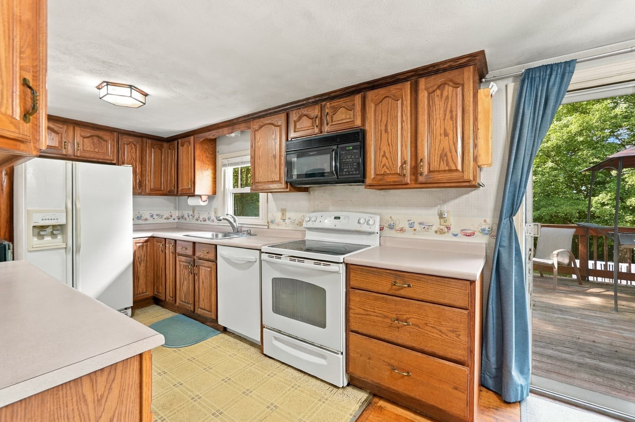 Single Family Residence at 27 Old Meetinghouse Road, Auburn MA 01501, photo 11 of 36