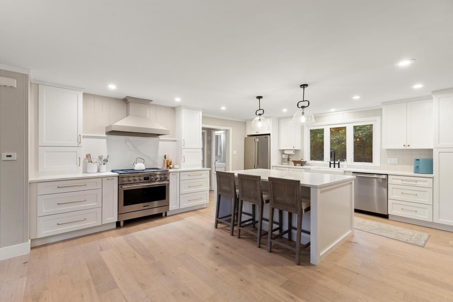 Single Family Residence at 124 Hillside Rd, North Andover MA 01845, photo 2 of 37