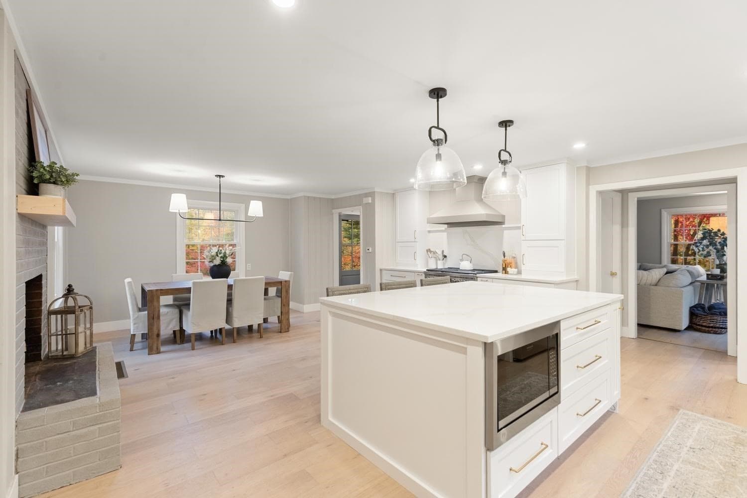 Single Family Residence at 124 Hillside Rd, North Andover MA 01845, photo 6 of 37
