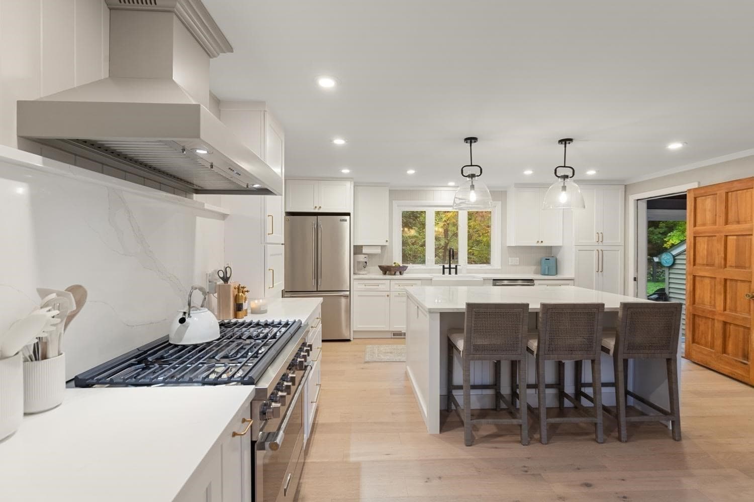 Single Family Residence at 124 Hillside Rd, North Andover MA 01845, photo 3 of 37