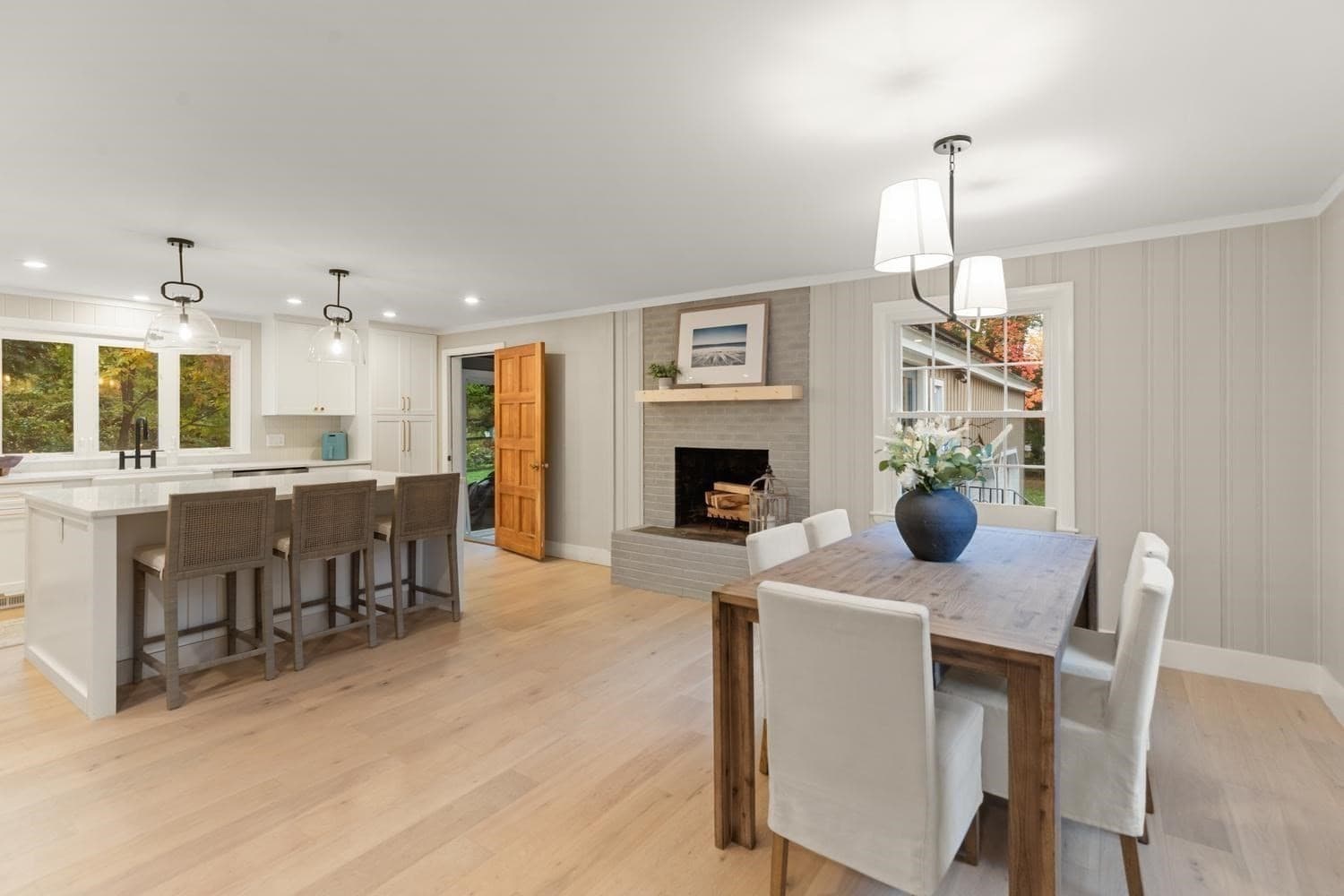 Single Family Residence at 124 Hillside Rd, North Andover MA 01845, photo 10 of 37
