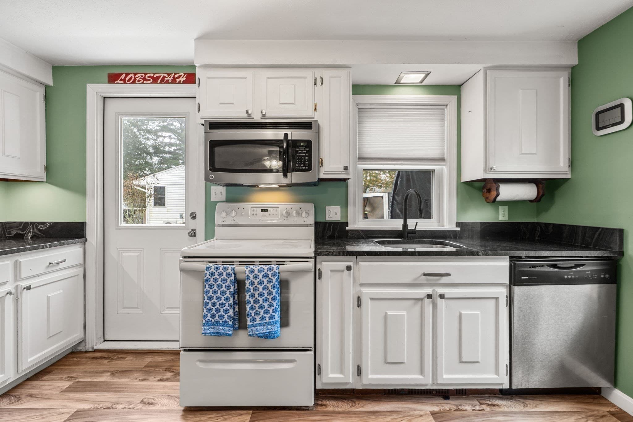 Single Family Residence at 17 1/2 West Winkley St, Amesbury MA 01913, photo 6 of 31